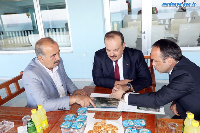 Mudanya Kaymakamı Faik Oktay Sözer ile birlikte Başkan Türkyılmaz’ı ziyaret eden Canbolat, Mudanya’nın geleceğinin turizmde olduğunu söyledi. 