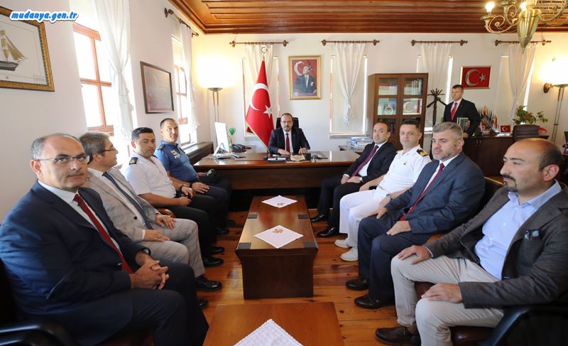 Bursa Valisi Yakup Canbolat, Mudanya Kaymakamı Faik  Oktay Sözer’e iade-i ziyarette bulundu. 