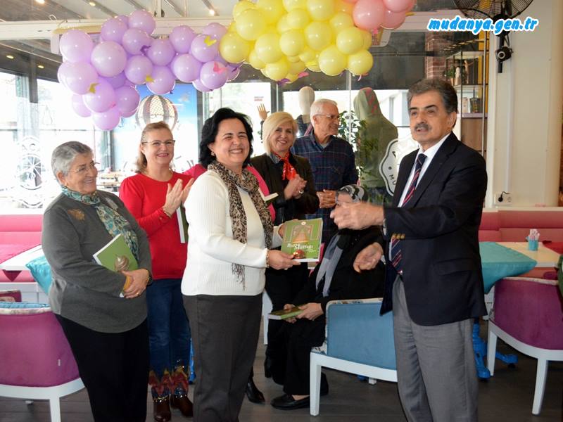 "Osmanlıdan Cumhuriyete Bursa Mutfağı Cennet Sofrasına" kitabına Girit yemekleri tarifleriyle katkıda bulunan Girityalılar, Fatma Sevgi, Melda Üney, Melek Coşkun, Meral Ertokat, Sezer Arık, Neslin Arık, Zehranur Biricik oldular. 